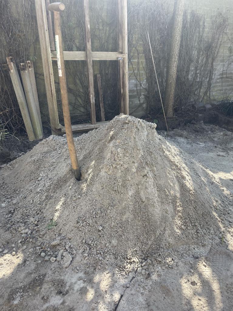 Gratis: ophoogzand (geel/wit), Tuin en Terras, Zand, Ophalen, Gebruikt, Ophoogzand