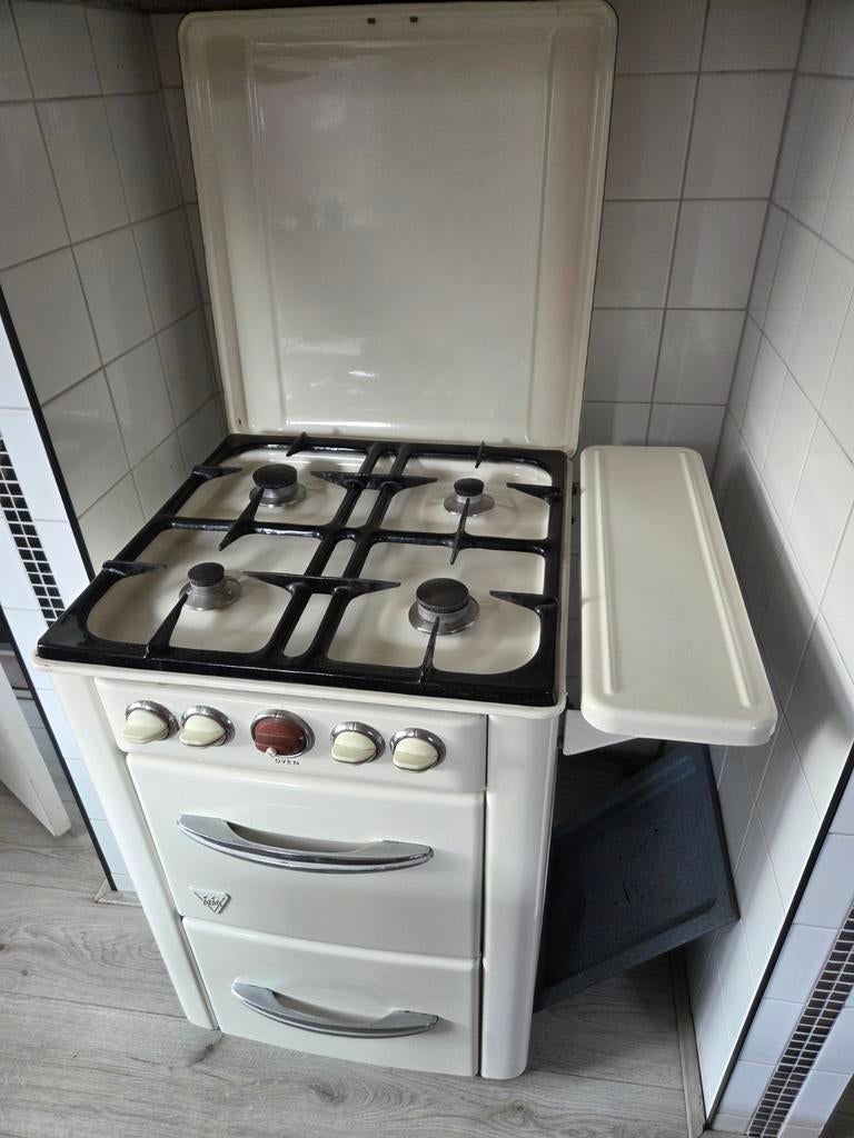 Nette retro gasfornuis met oven - Vrijstaand, Witgoed en Apparatuur, Fornuizen, Ophalen, Gebruikt, 4 kookzones, Gas