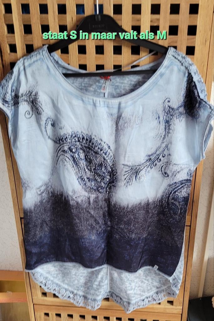 Z.g.a.n shirt, Kleding | Dames, Tops, Ophalen of Verzenden, Zo goed als nieuw, Blauw, Korte mouw