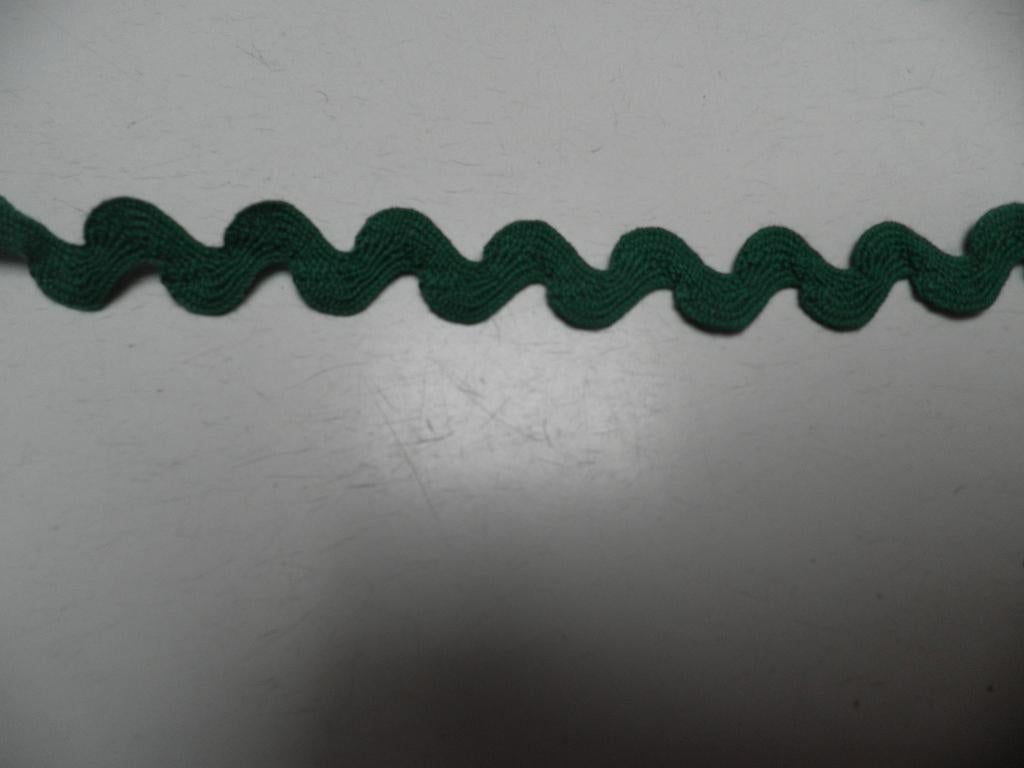 Zolderopruiming-15 mtr x 1 cm--mooi groen zigzagband, Hobby en Vrije tijd, Naaien en Fournituren, Ophalen of Verzenden, Nieuw