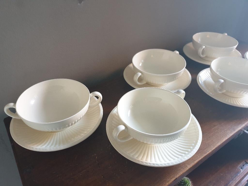 Wedgwood Edme – Soepkom met schotel, 4 stuks, Ophalen of Verzenden, Zo goed als nieuw, Wedgwood, Kop(pen) en/of Schotel(s)