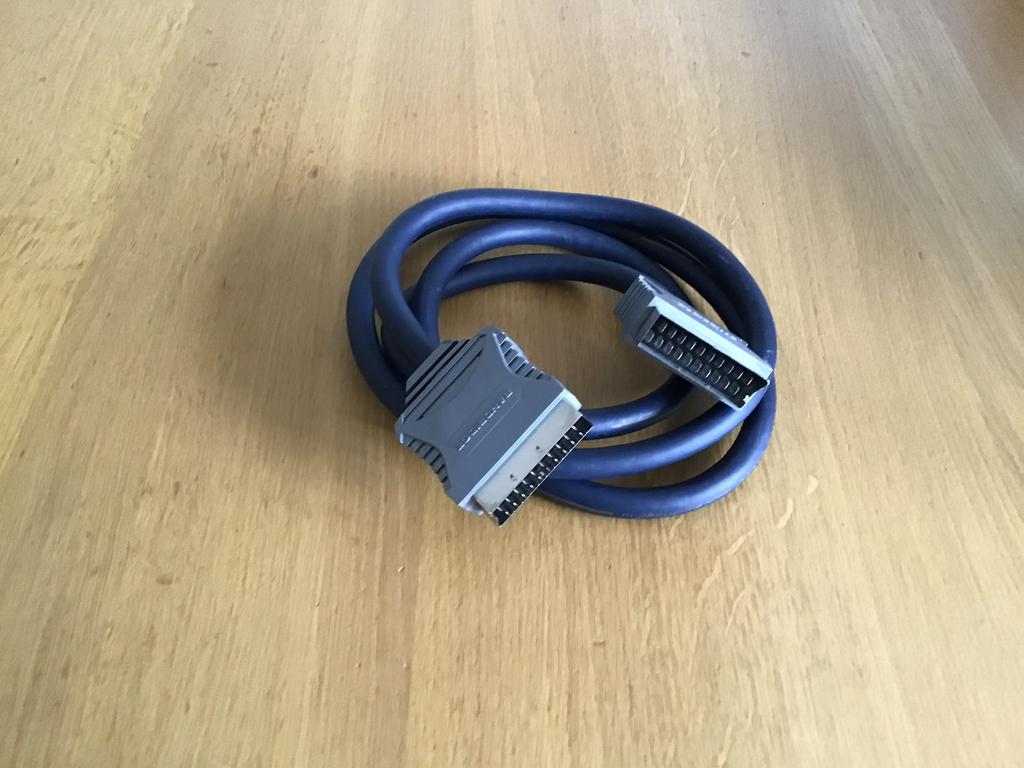 Scartkabel 150 cm, Audio, Tv en Foto, Audiokabels en Televisiekabels, Ophalen of Verzenden, Zo goed als nieuw, Minder dan 2 meter
