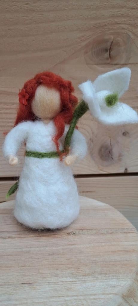 Seizoenstafel jaarring stekers popjes geel/wit wol naaldvilt, Hobby en Vrije tijd, Vilt, Ophalen of Verzenden, Nieuw, Figuurtje(s)