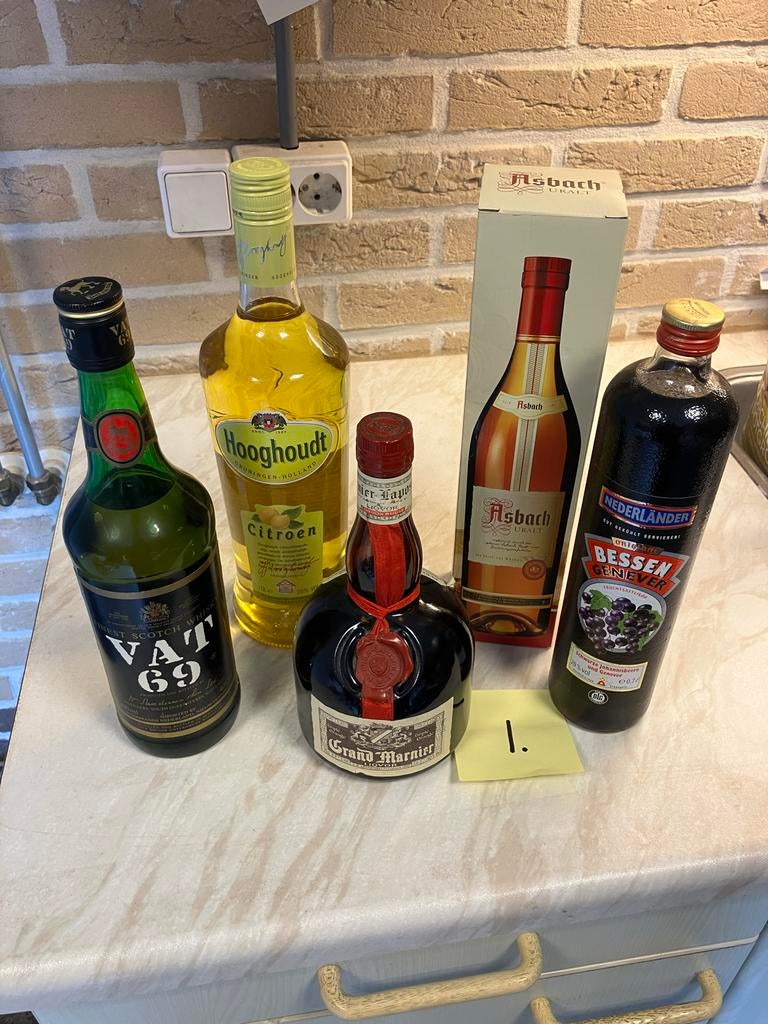 Diverse flessen 1, Verzamelen, Ophalen, Overige gebieden, Overige typen, Zo goed als nieuw