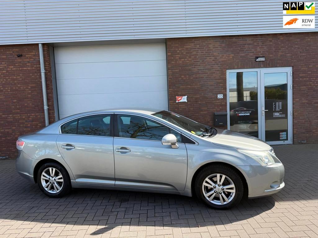 Toyota Avensis 1.8 VVTi Dynamic|AIRCO|NIEUWE APK|NETTE AUTO, Voorwielaandrijving, Zwart, Traction-control, Origineel Nederlands