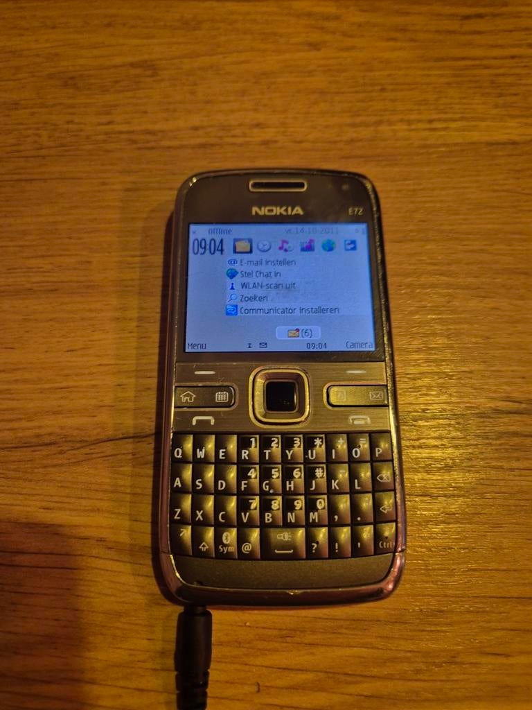 Nokia E72 met lader, Gebruikt, 3 tot 6 megapixel, Ophalen of Verzenden, Klassiek of Candybar