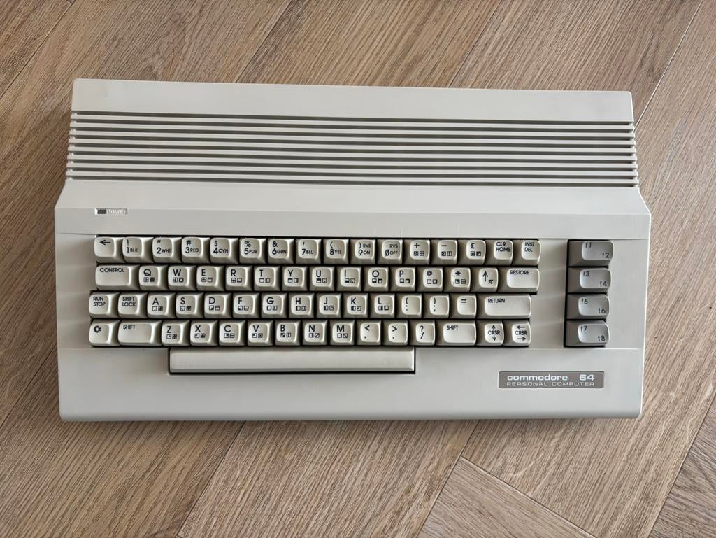 Hele nette Commodore 64C met bijv. Sd2iec en duizenden games, Ophalen of Verzenden