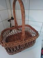 Rieten mand met hengsel, Huis en Inrichting, Woonaccessoires | Schalen en Manden, Ophalen of Verzenden, Rechthoekig, Riet