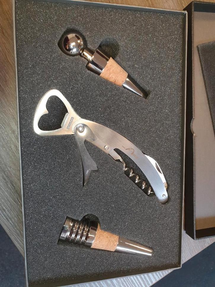 Wijnset met kurkentrekker en flessenstoppers, Huis en Inrichting, Keuken | Keukenbenodigdheden, Nieuw, Ophalen of Verzenden
