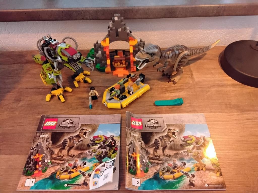 LEGO JURASSIC WORLD T-Rex vs Dino Mech - 75938, Ophalen of Verzenden, Zo goed als nieuw