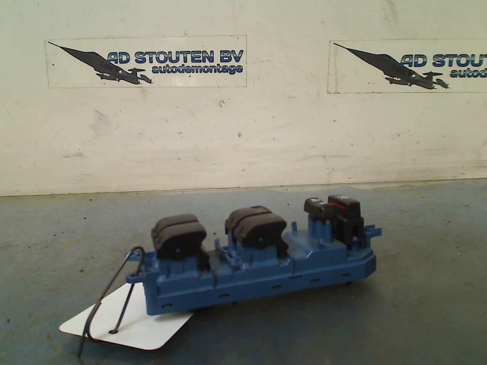 Raamschakelaar Links Voor Toyota Avensis (T27) 8404005020, Auto-onderdelen, Gebruikt, Kundenbetreuung@toyota.de, Toyota-Allee 2, Köln 50858, , Duitsland