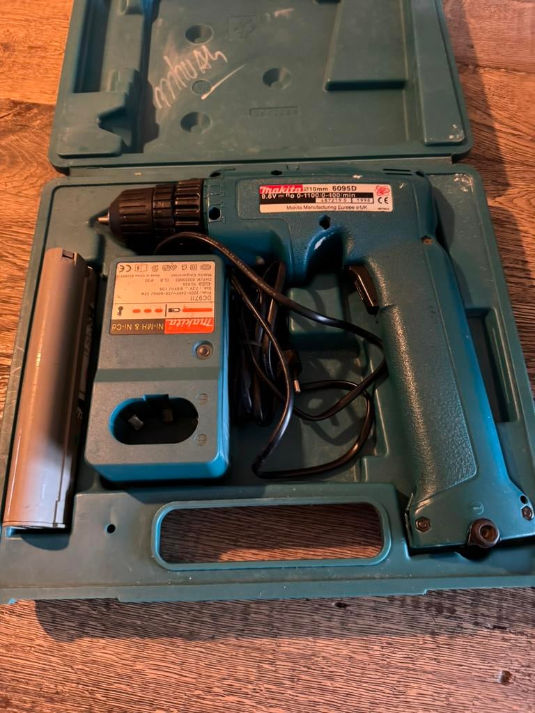 Makita 9,6 v voor liefhebbers, Ophalen, Zo goed als nieuw