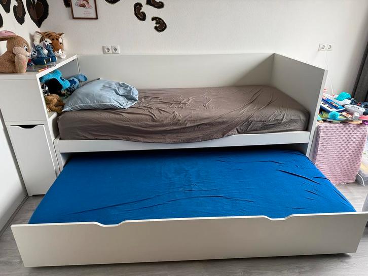 Bed met onderbed - ruimtebesparend!, Huis en Inrichting, Slaapkamer | Bedden, Zo goed als nieuw, Eenpersoons, 90 cm, 200 cm, Hout
