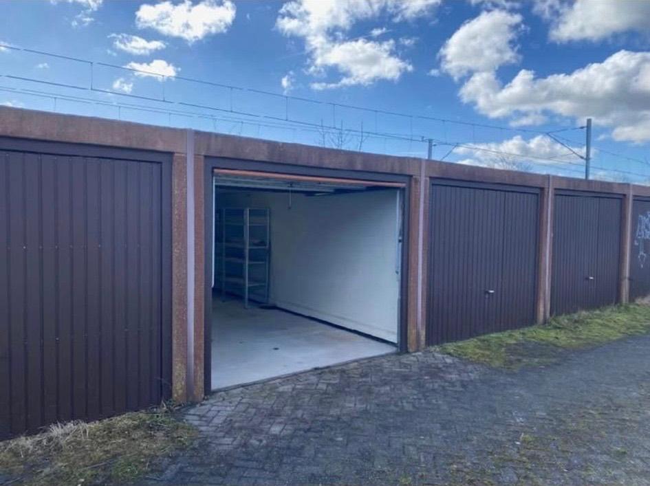 TE HUUR: Garage/opslagbox Hoogkarspel, Stationslaan, Diensten en Vakmensen, Opslag