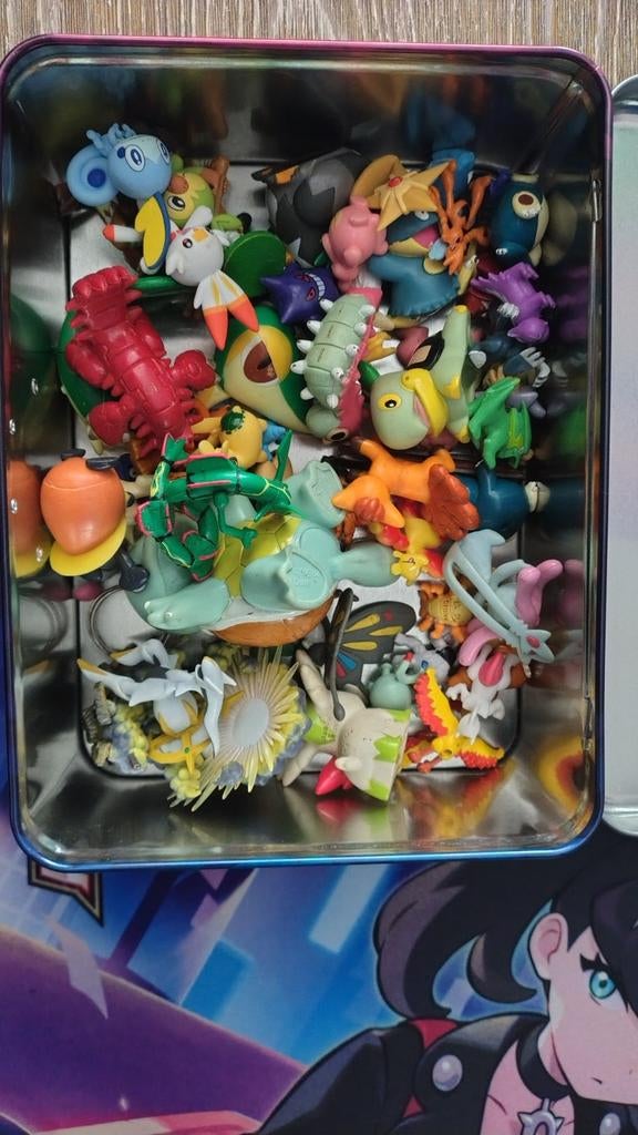 Officieel Pokémon koffertje vol met Pokémon figuurtjes, Kinderen en Baby's, Speelgoed | Actiefiguren, Ophalen of Verzenden