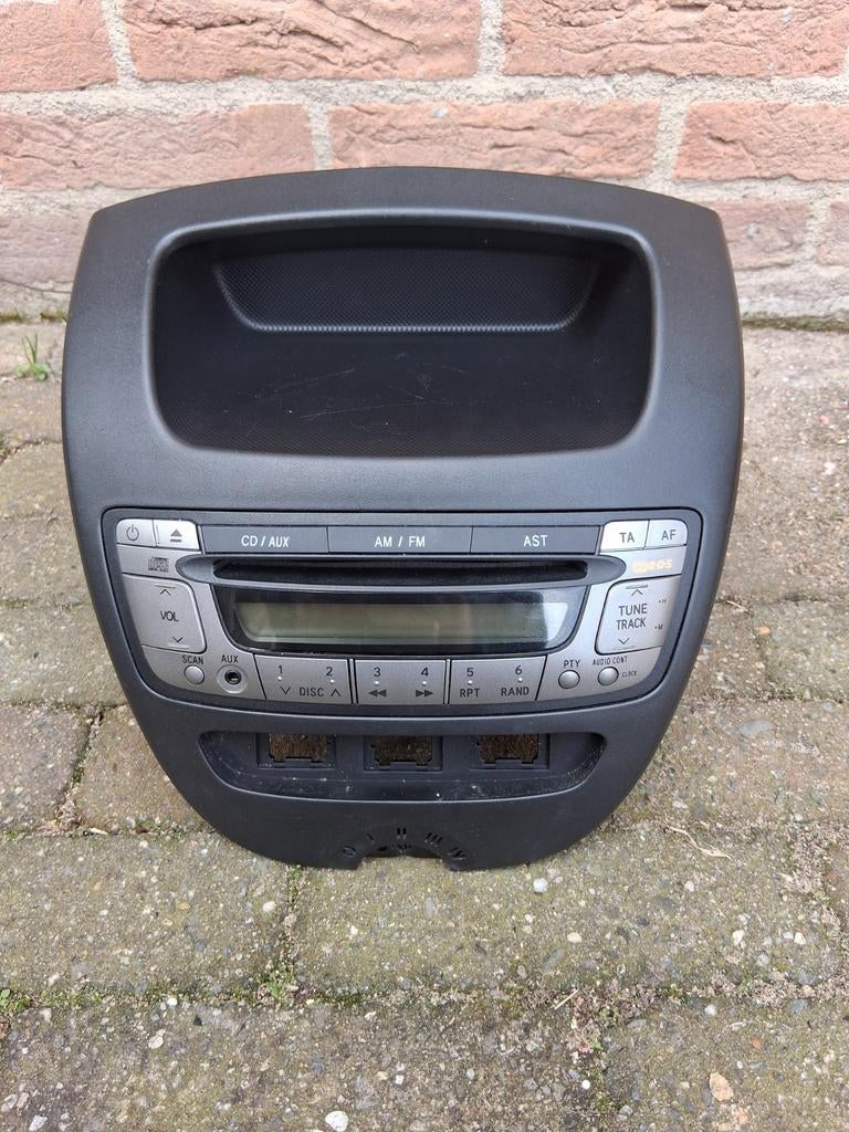 Radio/CD Speler peugeot 107 / citroen c1 / toyota aygo, Auto-onderdelen, Ophalen of Verzenden, Gebruikt, Citroën