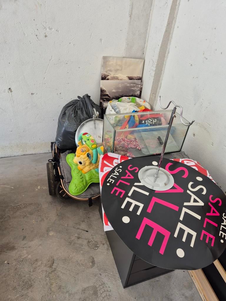 Partij rommelmarkt spullen, Ophalen