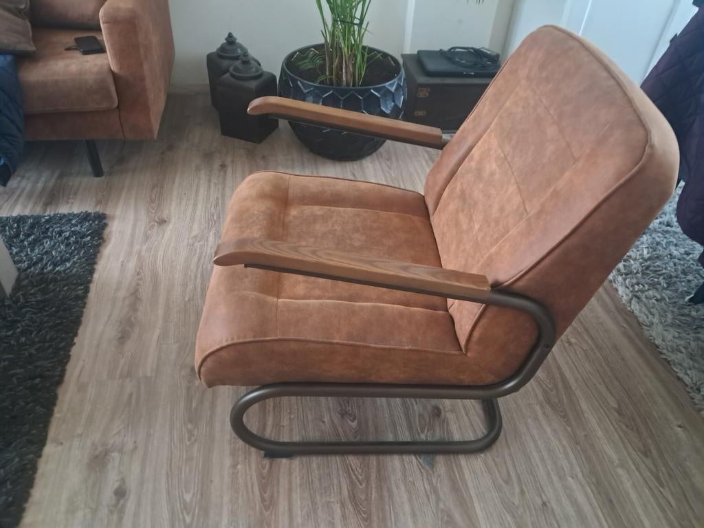 Fauteuil met houten armleuningen en voetenbank, Huis en Inrichting, Fauteuils, Ophalen of Verzenden