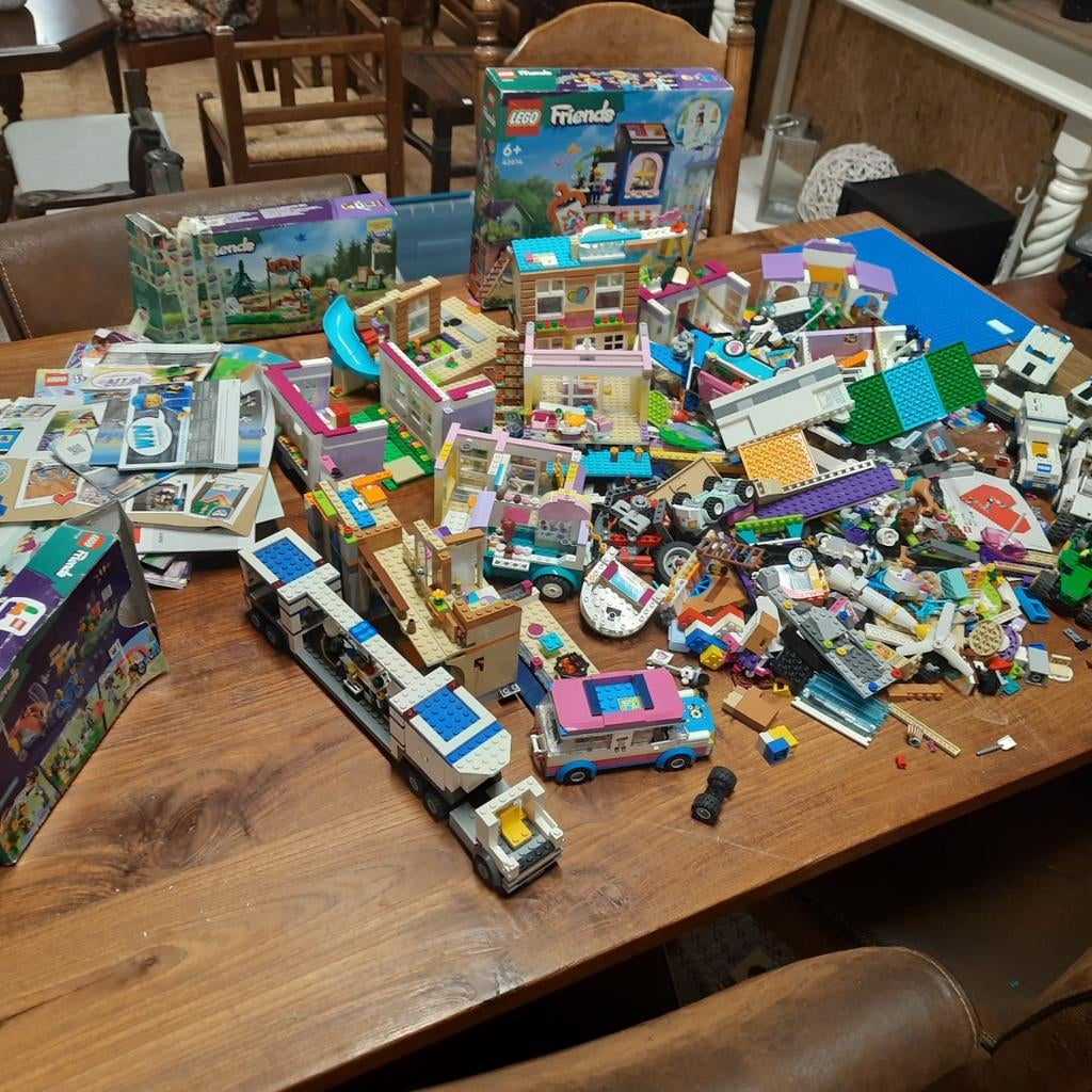 Grote partij LEGO Friends met diverse sets en boekjes, Gebruikt, Lego, Friends, Ophalen of Verzenden