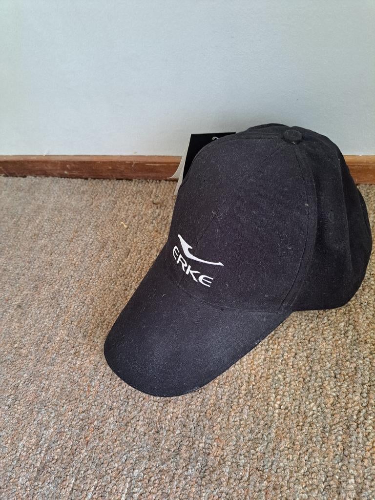 Erke pet zwart met 2 zweetbandjes, Ophalen of Verzenden