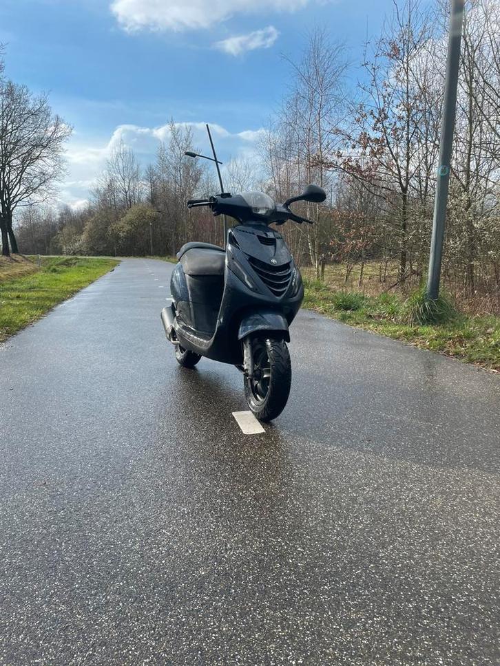 Zip 4t 80cc snor, Fietsen en Brommers, Scooters | Piaggio, Zo goed als nieuw, Zip, Maximaal 25 km/u, Benzine, Ophalen of Verzenden