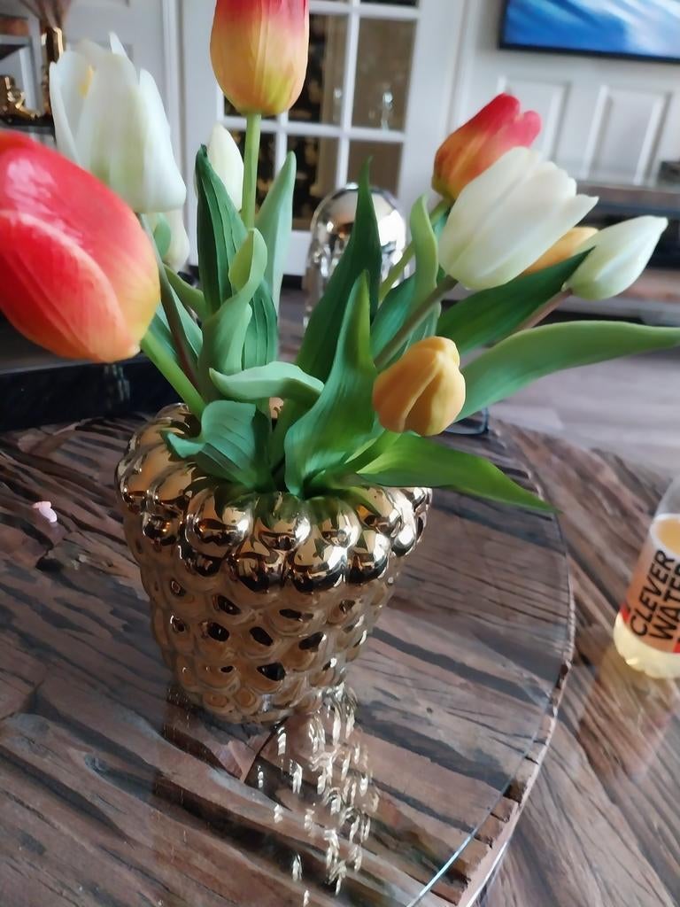 Gouden vaas met tulpen, Huis en Inrichting, Woonaccessoires | Vazen, Ophalen