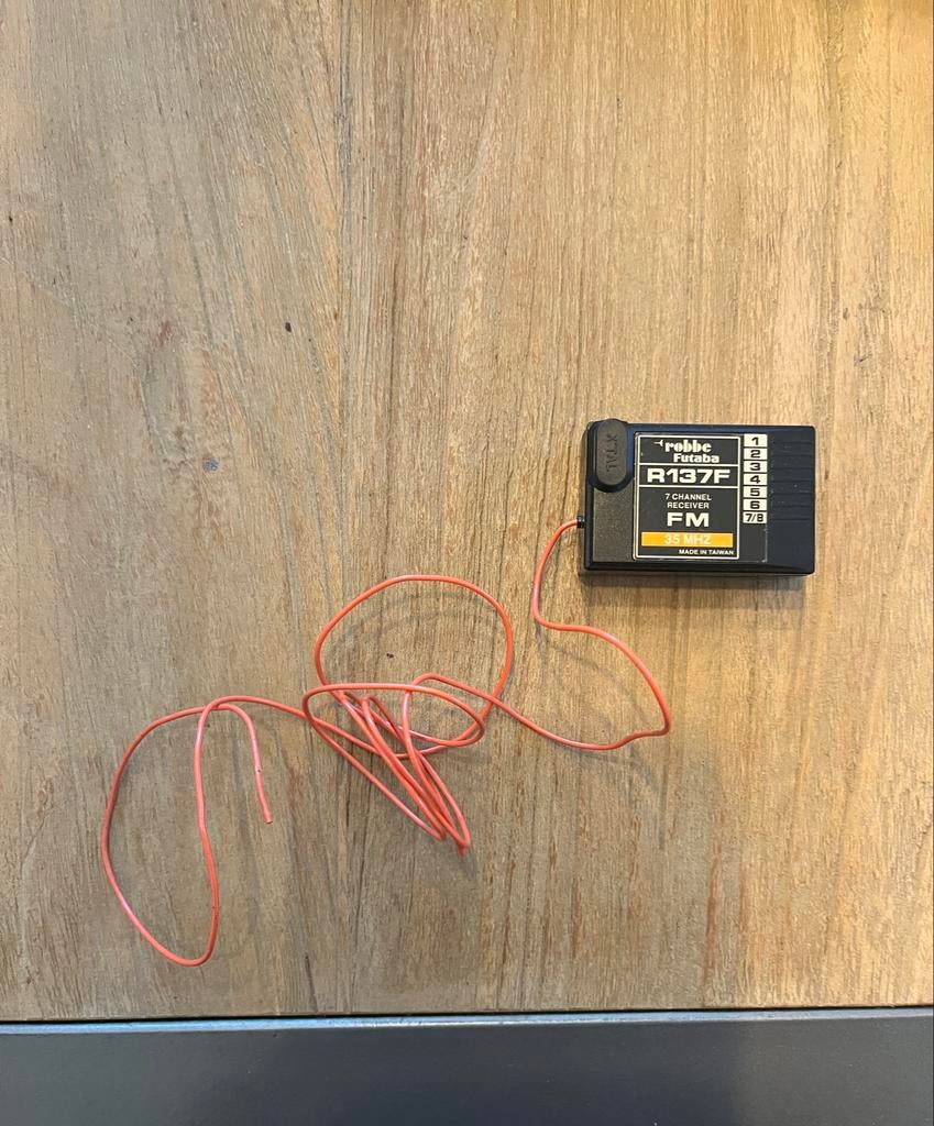 Futaba R137F 35MHz 7-kanaals FM ontvanger, Ophalen, Zo goed als nieuw