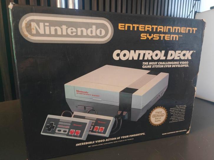 NES Nintendo Entertainment System Control Deck CIB, Spelcomputers en Games, Spelcomputers | Nintendo NES, Gebruikt, Met 2 controllers
