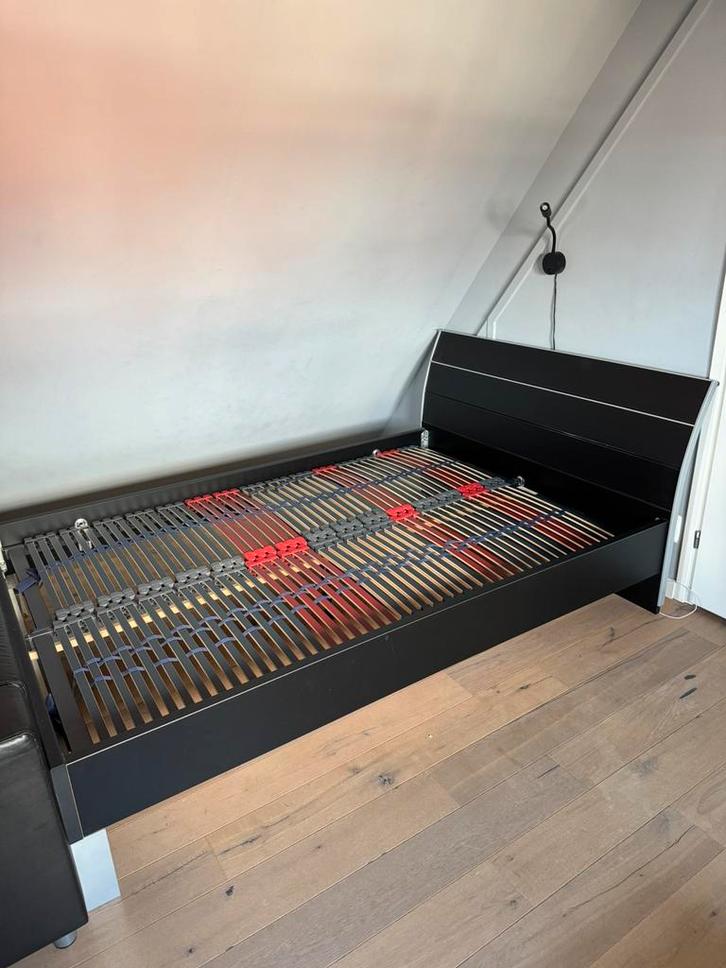 Zwart bed frame 140x200 cm, Huis en Inrichting, Slaapkamer | Bedden, Gebruikt, Tweepersoons, 140 cm, 200 cm, Hout, Zwart, Ophalen