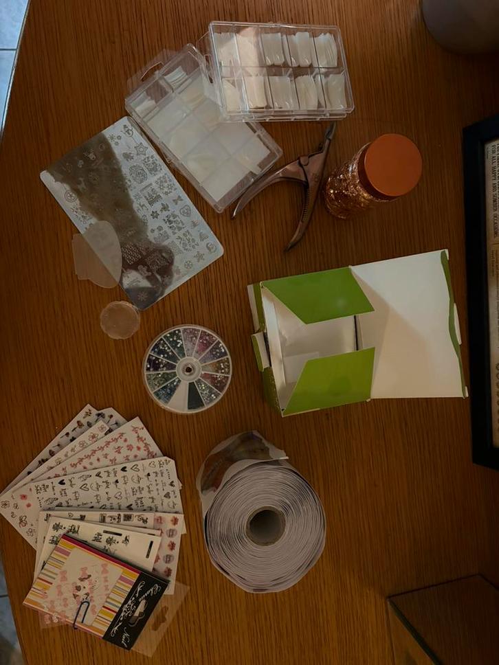 Toebehoren voor gelnagels., Hobby en Vrije tijd, Scrapbooking, Zo goed als nieuw, Ophalen