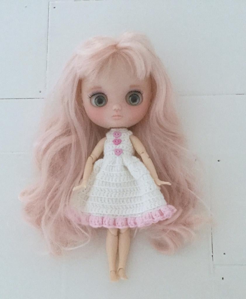 OOAK custom TBL Middie Blythe doll pop roze haar als nieuw, Verzamelen, Poppen, Ophalen of Verzenden, Zo goed als nieuw, Pop
