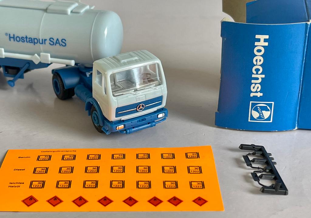 Herpa: Mercedes met tankoplegger "Hoechst Hostapur SAS", Ophalen of Verzenden, Zo goed als nieuw, Bus of Vrachtwagen, Herpa