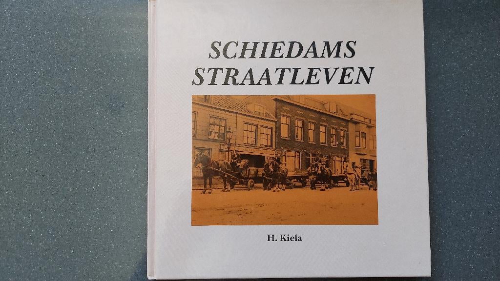 Schiedams straatleven, Ophalen of Verzenden, H. Kiela, 20e eeuw of later, Gelezen