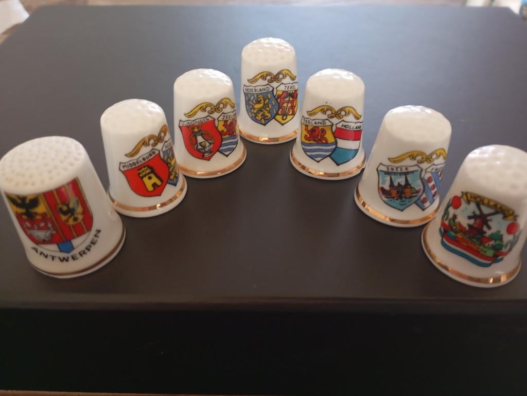 34 LANDEN ,PLAATSEN,ATTRACTIE,S VINGERHOEDJES NU ALLES 34€., Verzamelen, Vingerhoedjes, Ophalen of Verzenden