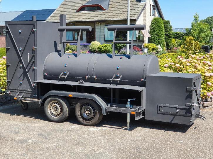 Professionele BBQ smoker op aanhanger, Tuin en Terras, Houtskoolbarbecues, Gebruikt, Ophalen