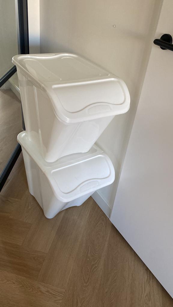 2 stapelbare containers met klep wit, 40 tot 60 cm, 50 tot 75 cm, Bak of Kist, Ophalen of Verzenden