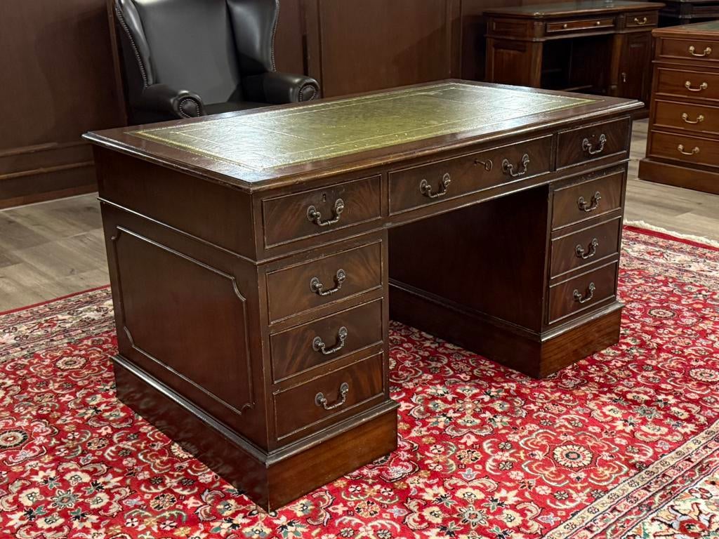 Klassiek Engels bureau #641, Huis en Inrichting, Ophalen of Verzenden, Zo goed als nieuw