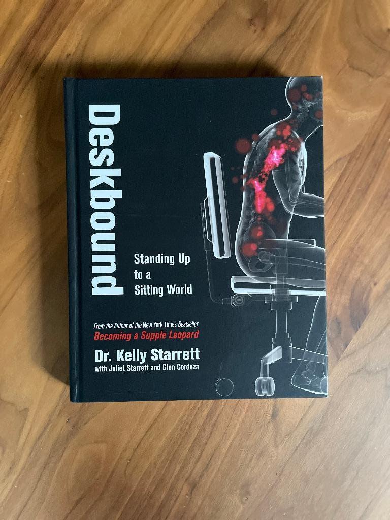 Deskbound Standing Up to a Sitting World, Gelezen, Niet van toepassing, Ophalen of Verzenden, Dr. Kelly Starrett