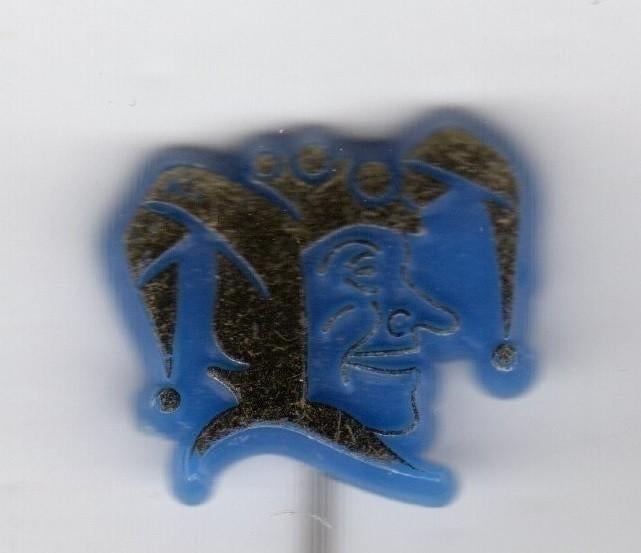 Speldje CARNAVAL NAR BLAUW (A8), Ophalen of Verzenden, Gebruikt, Overige onderwerpen