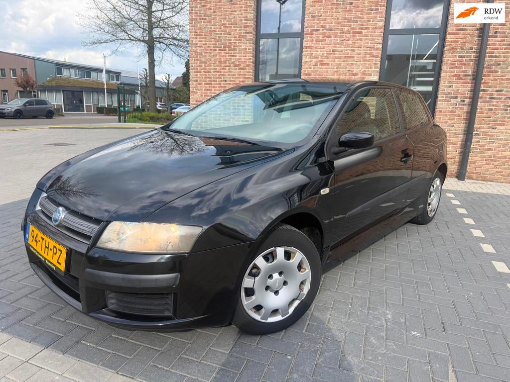 Fiat Stilo 1.6-16V Racing, Auto's, Voorwielaandrijving, 15 km/l, Gebruikt, Zwart