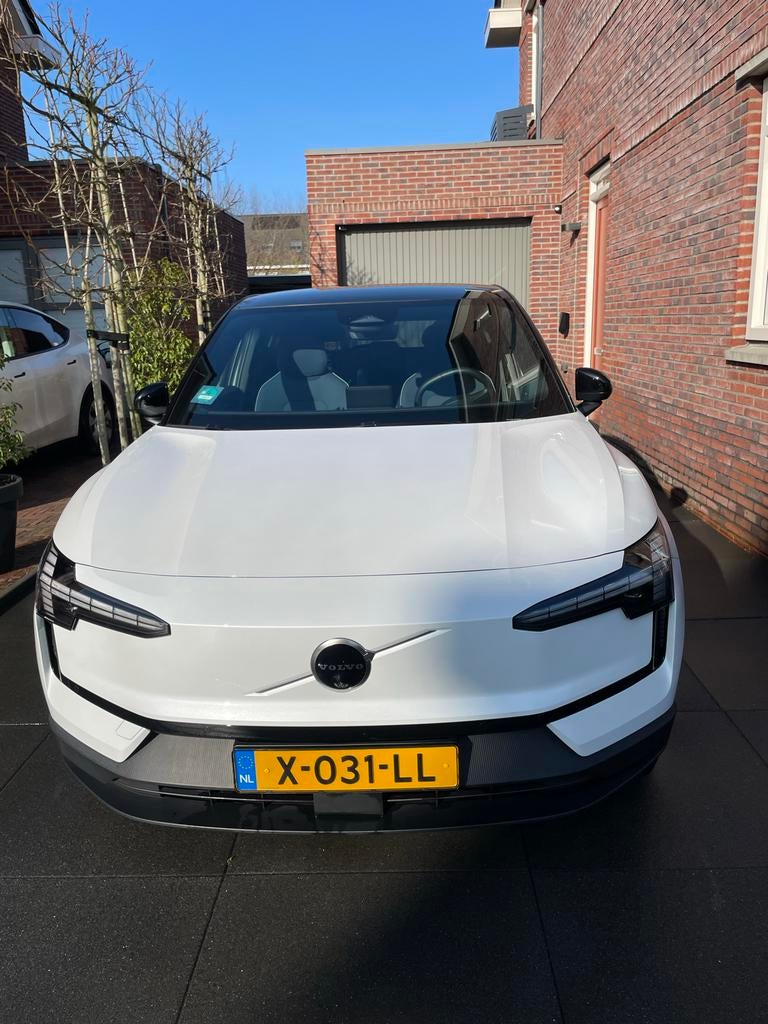 Volvo EX30 Ultra Extended Range 16% bijtelling €27.066 EXBTW, 0 cilinders, Zwart, EX30, Wit