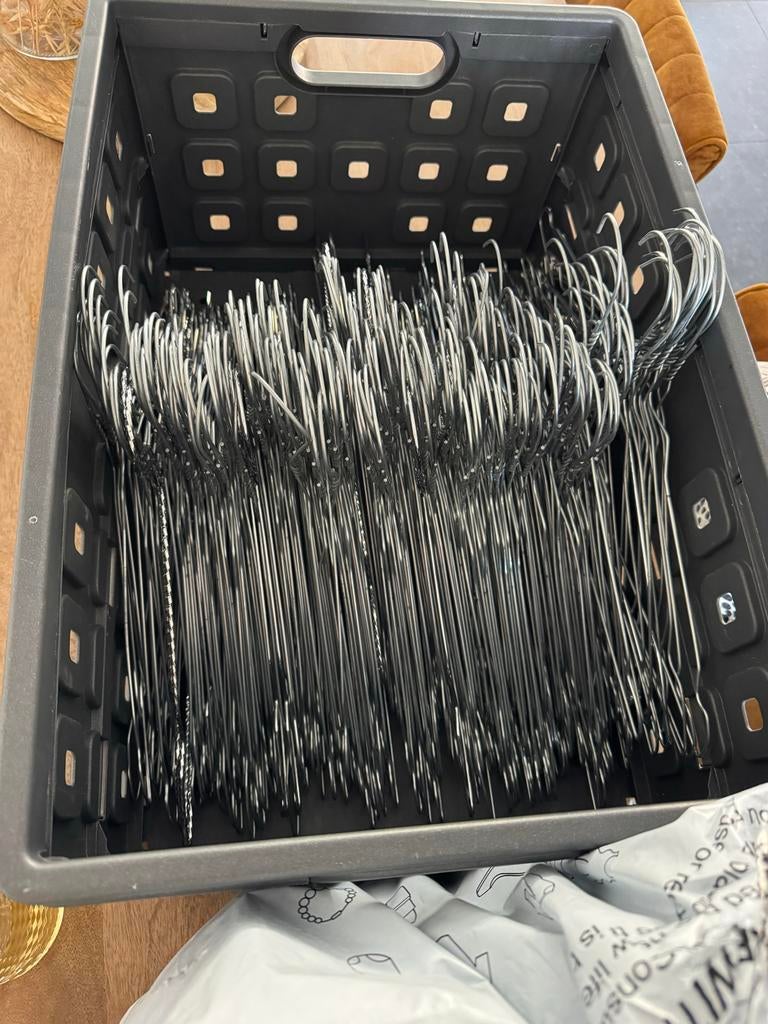 IJzeren kledinghangers - ongeveer 210 stuks, Ophalen of Verzenden, Gebruikt, Metaal, Volwassenen