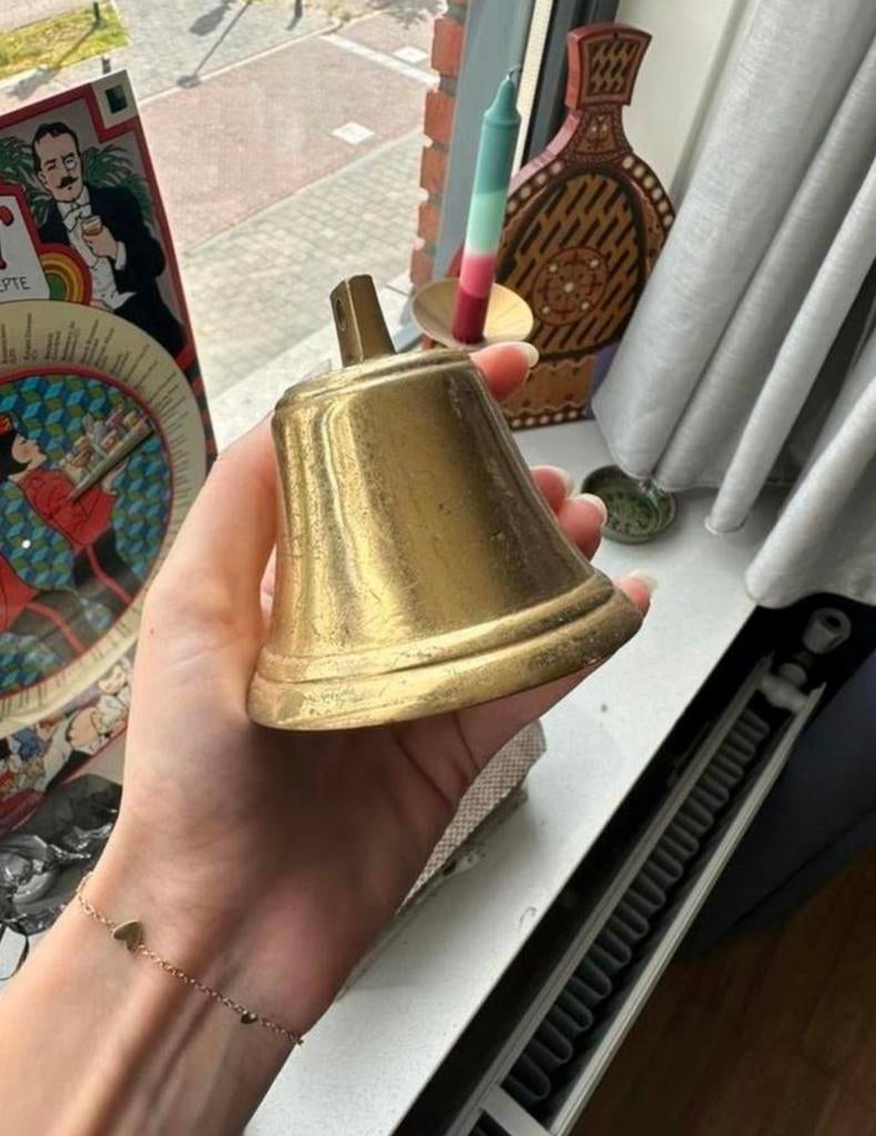 Een messing luidbel (schepsbel of schoolbel) met klepel, Ophalen of Verzenden