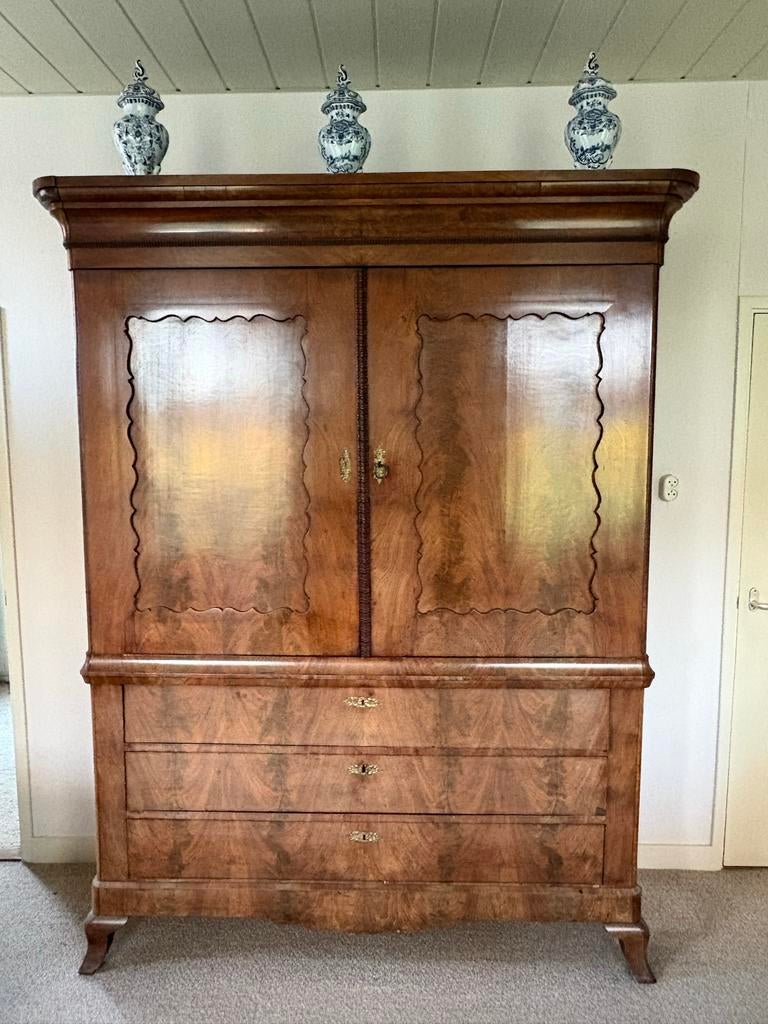 Antiek Kabinet met Delfts blauwe vazen, Antiek en Kunst, Antiek | Meubels | Kasten, Ophalen