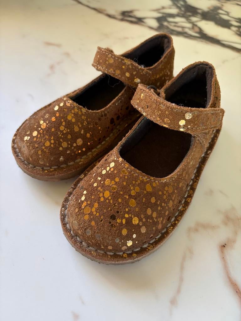 Schattige bruine kinderschoenen met gouden stippen maat 25, Kinderen en Baby's, Kinderkleding | Schoenen en Sokken, Ophalen of Verzenden
