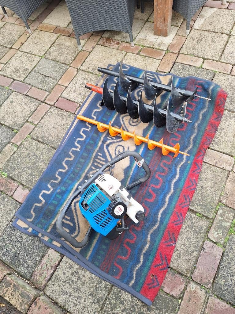 HBM Machines grondboor 58cc met twee boren, Doe-het-zelf en Verbouw, Gereedschap | Boormachines, Ophalen of Verzenden, Zo goed als nieuw