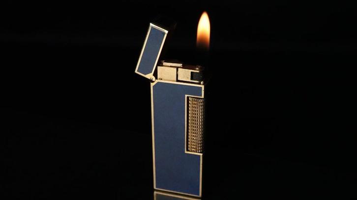 Dunhill Lacquer Pattern Rollagas Aansteker, Verzamelen, Rookartikelen, Aanstekers en Luciferdoosjes, Gebruikt, Aansteker, Ophalen of Verzenden