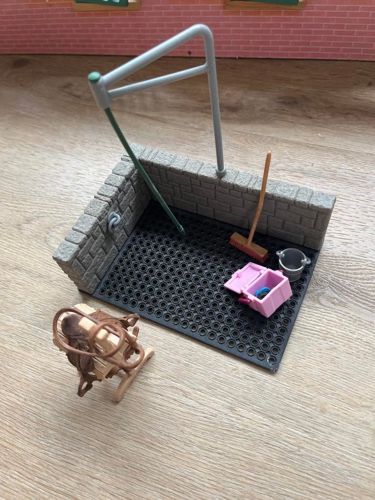 Schleich paarden poetsplaats met accessoires, Ophalen of Verzenden, Gebruikt, Jongen of Meisje