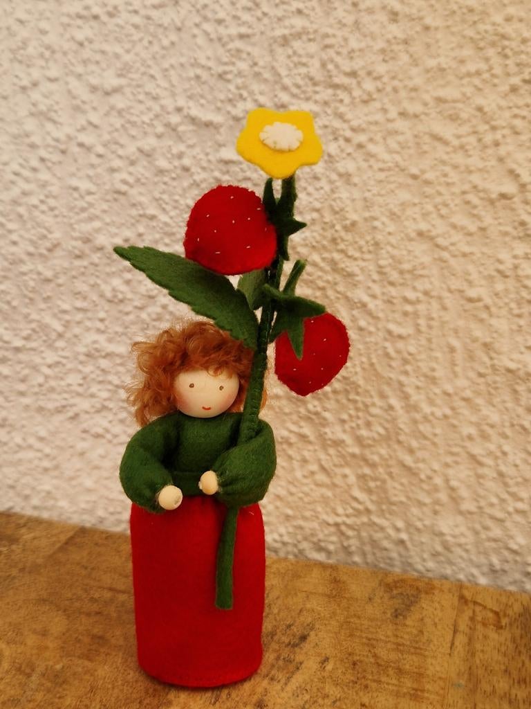 Voor de Seizoenstafel , Aardbeienkindje, wolvilt, Ophalen of Verzenden, Nieuw, Figuurtje(s), Wolvilt