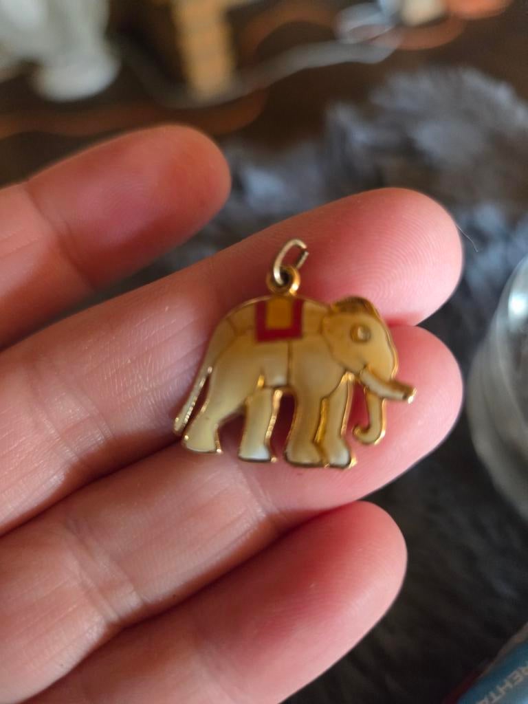 Goudenkleurige olifant bedel met emaille, Overige merken, Ophalen of Verzenden, Zo goed als nieuw, 1 bedel